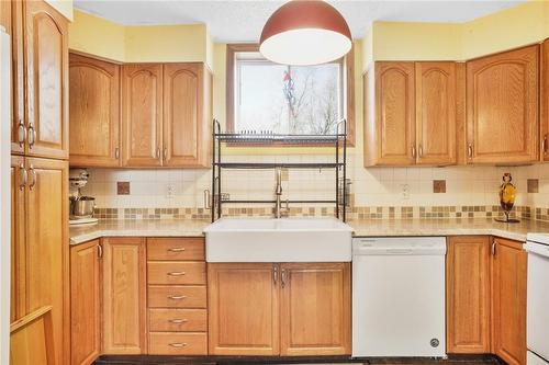 1849 Fiddlers Green Road, Ancaster, ON - Indoor Photo Showing Kitchen