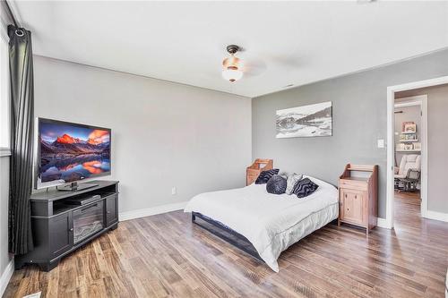 1849 Fiddlers Green Road, Ancaster, ON - Indoor Photo Showing Bedroom