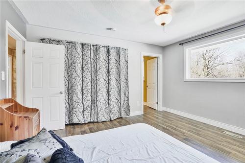 1849 Fiddlers Green Road, Ancaster, ON - Indoor Photo Showing Bedroom