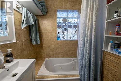 1705 Mulberry Street, Sarnia, ON - Indoor Photo Showing Bathroom