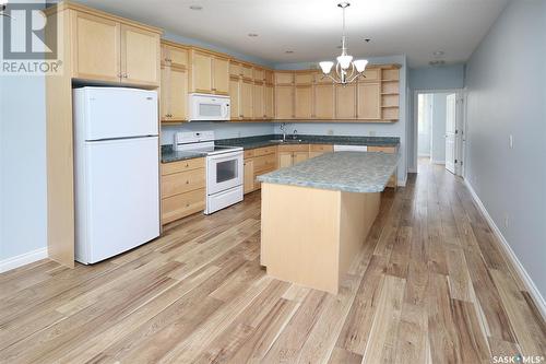 307 2700 Montague Street, Regina, SK - Indoor Photo Showing Kitchen