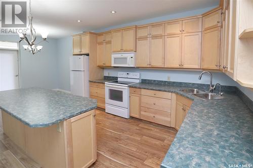 307 2700 Montague Street, Regina, SK - Indoor Photo Showing Kitchen With Double Sink