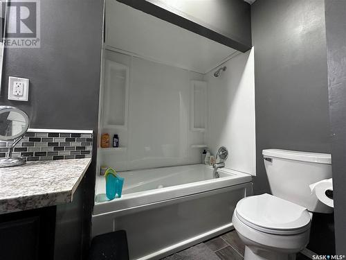 488 Willow Bay, Estevan, SK - Indoor Photo Showing Bathroom