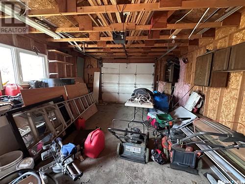 488 Willow Bay, Estevan, SK - Indoor Photo Showing Garage
