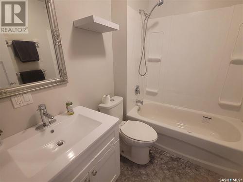 32 Charles Crescent, Regina, SK - Indoor Photo Showing Bathroom
