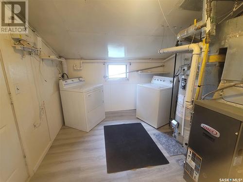 32 Charles Crescent, Regina, SK - Indoor Photo Showing Laundry Room