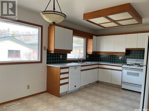 3220 29Th Avenue, Regina, SK - Indoor Photo Showing Kitchen With Double Sink