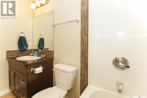 501 3440 Avonhurst Drive, Regina, SK - Indoor Photo Showing Bathroom