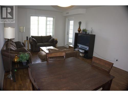 1875 Country Club Drive Unit# 1318, Kelowna, BC - Indoor Photo Showing Living Room