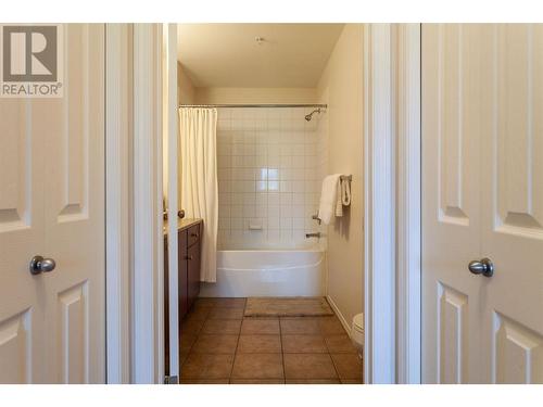 1875 Country Club Drive Unit# 1318, Kelowna, BC - Indoor Photo Showing Bathroom