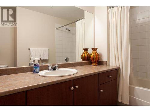 1875 Country Club Drive Unit# 1318, Kelowna, BC - Indoor Photo Showing Bathroom