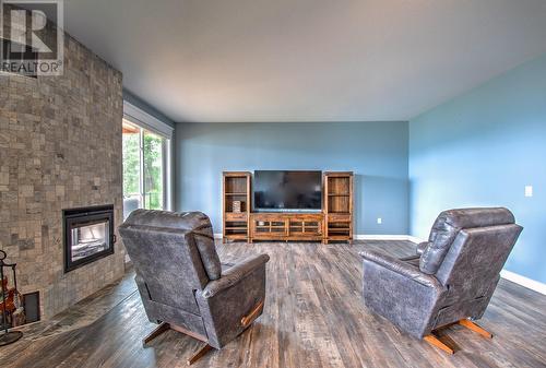 7464 Mclennan Road, Vernon, BC - Indoor Photo Showing Living Room With Fireplace