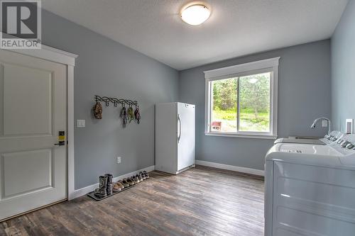 7464 Mclennan Road, Vernon, BC - Indoor Photo Showing Laundry Room