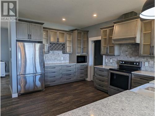 7464 Mclennan Road, Vernon, BC - Indoor Photo Showing Kitchen With Upgraded Kitchen
