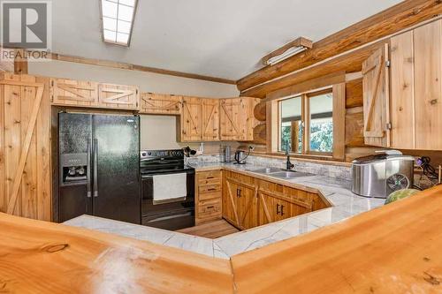 8240 Loakin Bear Cr Rd, Chase, BC - Indoor Photo Showing Kitchen With Double Sink