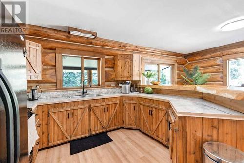 8240 Loakin Bear Cr Rd, Chase, BC - Indoor Photo Showing Kitchen With Double Sink