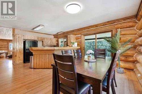 8240 Loakin Bear Cr Rd, Chase, BC - Indoor Photo Showing Dining Room