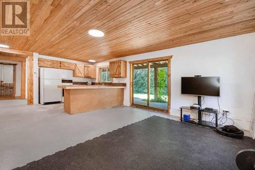 8240 Loakin Bear Cr Rd, Chase, BC - Indoor Photo Showing Laundry Room