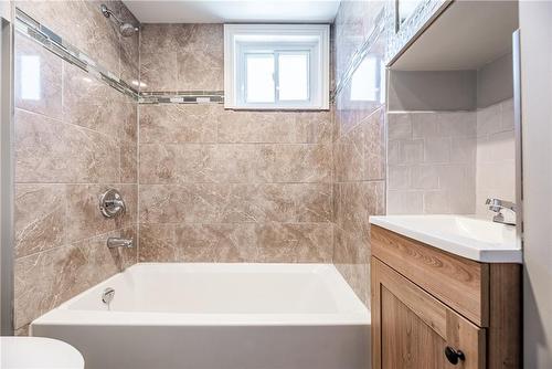 470 Ferguson Avenue N, Hamilton, ON - Indoor Photo Showing Bathroom