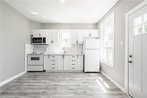 470 Ferguson Avenue N, Hamilton, ON - Indoor Photo Showing Kitchen