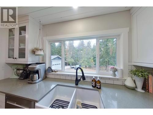 4661 45 Street, Salmon Arm, BC - Indoor Photo Showing Kitchen
