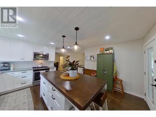 4661 45 Street, Salmon Arm, BC - Indoor Photo Showing Kitchen