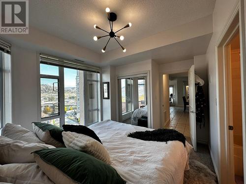 1128 Sunset Drive Unit# 1104, Kelowna, BC - Indoor Photo Showing Bedroom