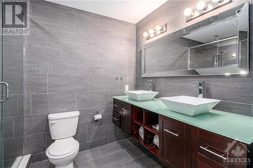 453 Booth Street, Ottawa, ON - Indoor Photo Showing Bathroom