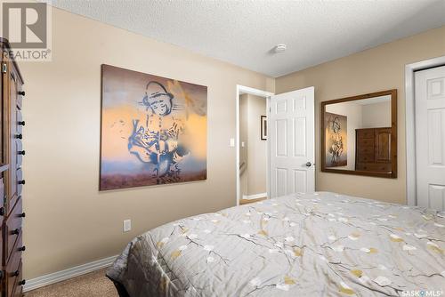 814 Bennett Bay N, Regina, SK - Indoor Photo Showing Bedroom