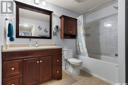 814 Bennett Bay N, Regina, SK - Indoor Photo Showing Bathroom