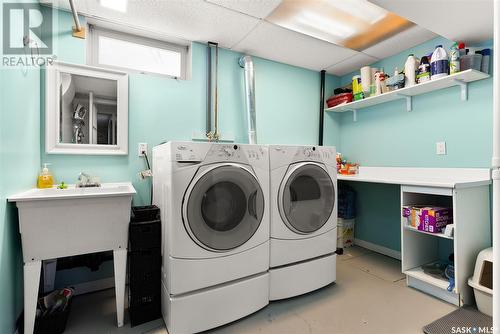 814 Bennett Bay N, Regina, SK - Indoor Photo Showing Laundry Room
