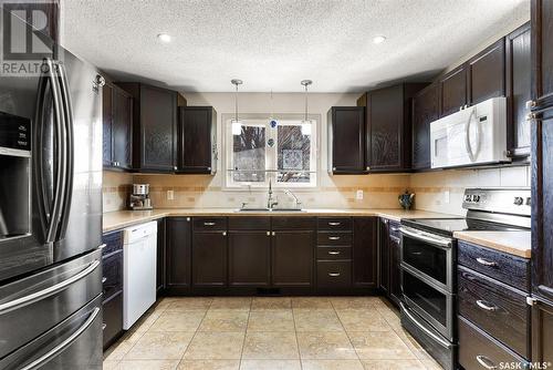 814 Bennett Bay N, Regina, SK - Indoor Photo Showing Kitchen