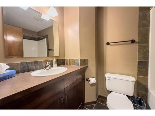 409 - 1545 Kicking Horse Trail, Golden, BC - Indoor Photo Showing Bathroom