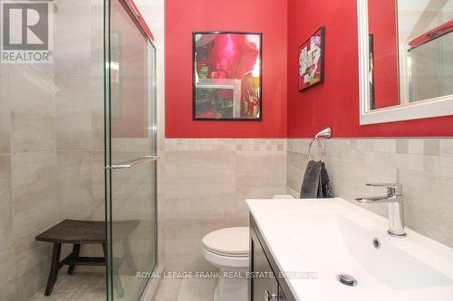 210 Mcdonnel Street, Peterborough, ON - Indoor Photo Showing Bathroom