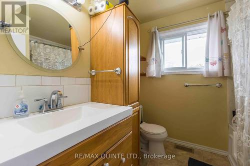 560 Whites Road, Quinte West, ON - Indoor Photo Showing Bathroom