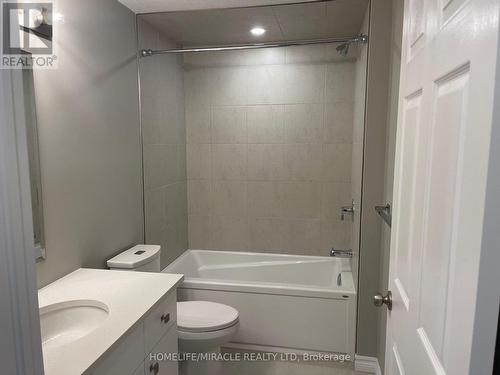 84 Oat Lane, Kitchener, ON - Indoor Photo Showing Bathroom
