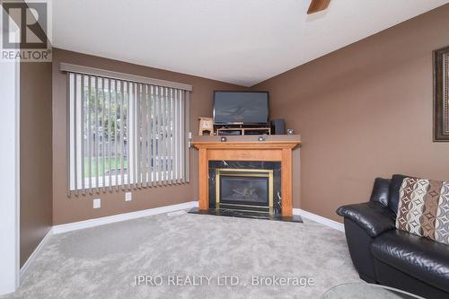 5 Chatsworth Crescent, Hamilton, ON - Indoor Photo Showing Living Room With Fireplace