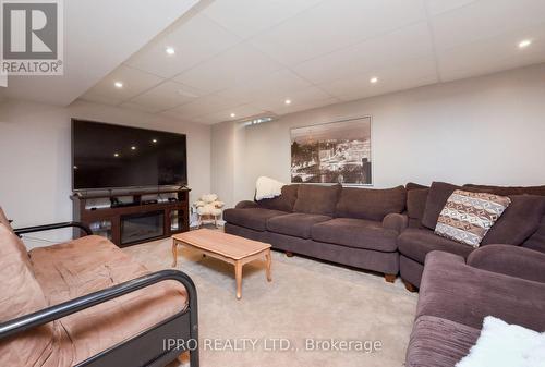 5 Chatsworth Crescent, Hamilton, ON - Indoor Photo Showing Living Room