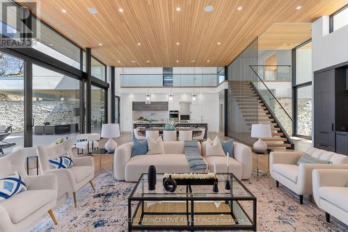 36 White Oaks Road, Barrie (South Shore), ON - Indoor Photo Showing Living Room