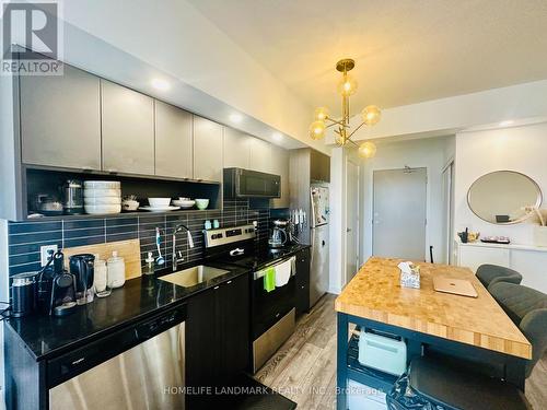 A609 - 1117 Cooke Boulevard, Burlington, ON - Indoor Photo Showing Kitchen With Upgraded Kitchen
