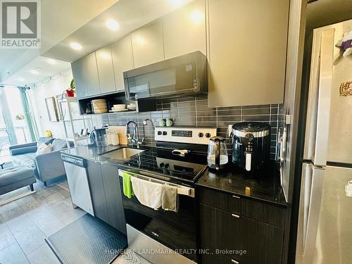 A609 - 1117 Cooke Boulevard, Burlington, ON - Indoor Photo Showing Kitchen With Stainless Steel Kitchen