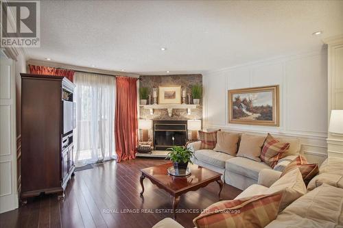 966 Silver Birch Trail, Mississauga, ON - Indoor Photo Showing Living Room