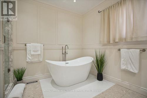 966 Silver Birch Trail, Mississauga, ON - Indoor Photo Showing Bathroom
