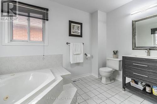2624 Comet Court, Mississauga, ON - Indoor Photo Showing Bathroom