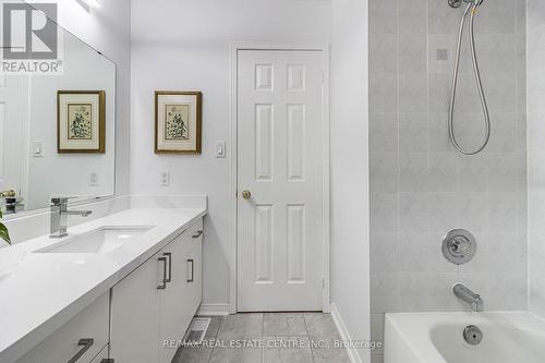 2624 Comet Court, Mississauga, ON - Indoor Photo Showing Bathroom