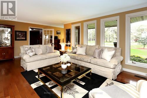 15868 Heart Lake Road, Caledon, ON - Indoor Photo Showing Living Room