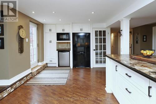 15868 Heart Lake Road, Caledon, ON - Indoor Photo Showing Kitchen