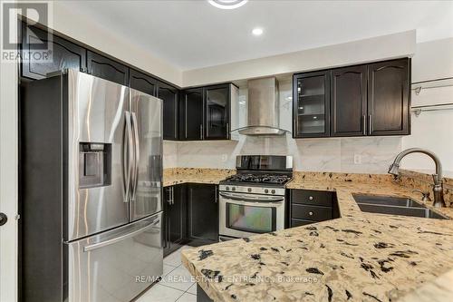 3255 Cactus Gate, Mississauga, ON - Indoor Photo Showing Kitchen With Double Sink