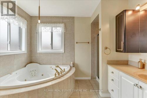 3255 Cactus Gate, Mississauga, ON - Indoor Photo Showing Bathroom