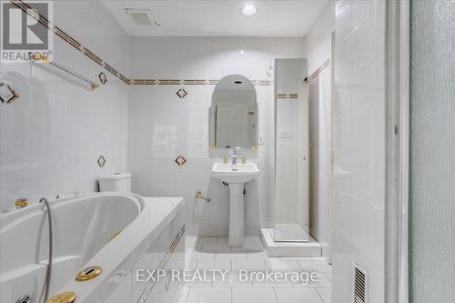 208 Lake Promenade, Toronto, ON - Indoor Photo Showing Bathroom